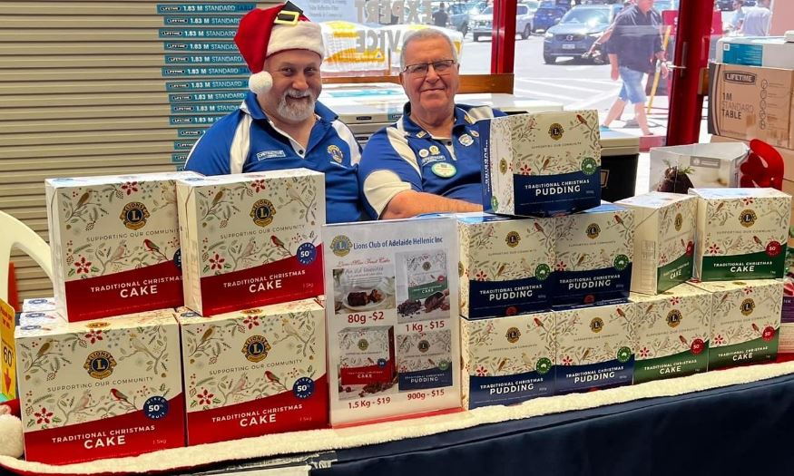 Lions Christmas cakes with Lion members